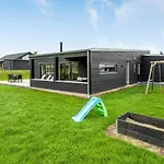 Three-bedroom In Ferienhaus *