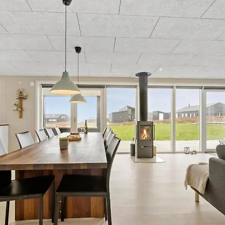 Three-bedroom In بيت للعطل