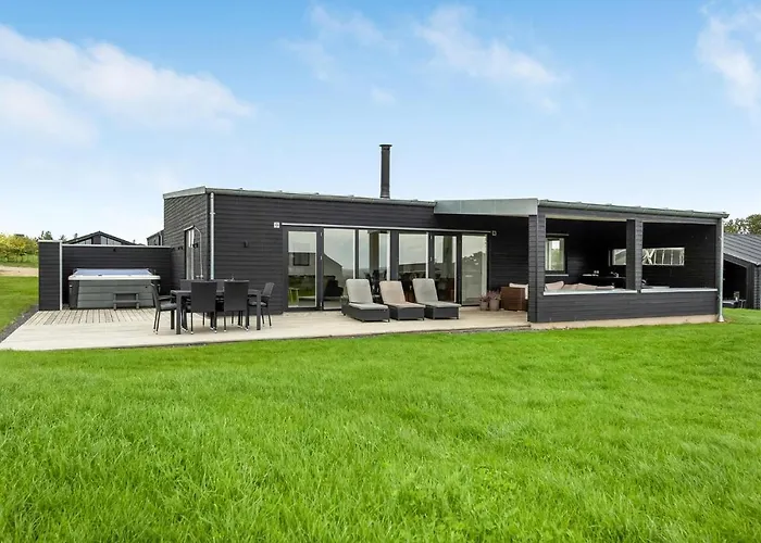 Three-bedroom In بيت للعطل هادرسليف