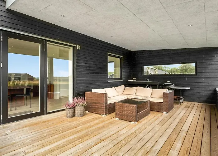 Three-bedroom In بيت للعطل هادرسليف