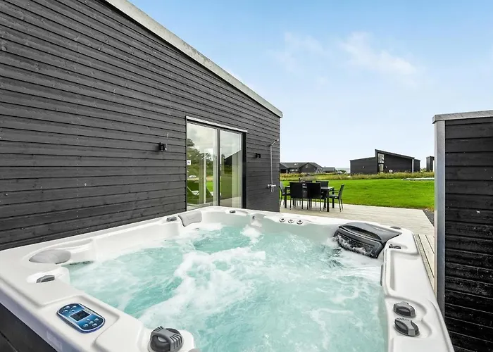 Three-bedroom In * هادرسليف