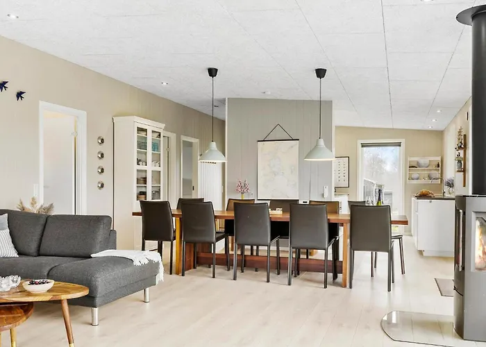 Three-bedroom In بيت للعطل *