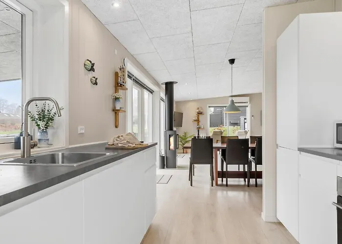 Three-bedroom In * هادرسليف