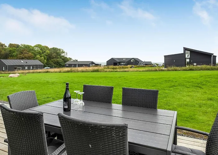 Three-bedroom In * هادرسليف